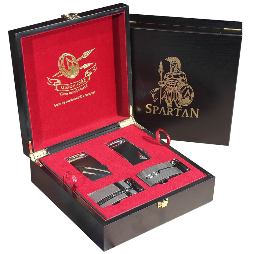 Prémiová luxusní dvoupatrová sada Opasků Spartan v dřevěné kazetě. BOX č.S1
